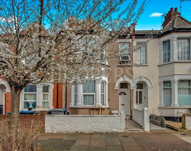 4 Bedroom Terraced House For Sale In Litchfield Gardens, London, NW10