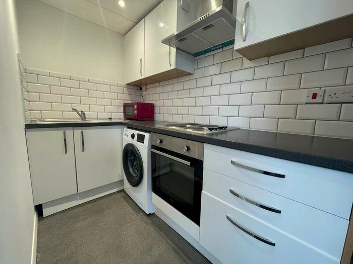 3 Bedroom Flat To Rent In Ditchling Road, Brighton, BN1