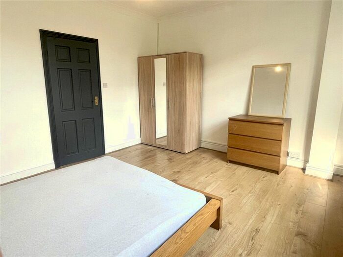 2 Bedroom Flat To Rent In Tottenhall Road, London, N13