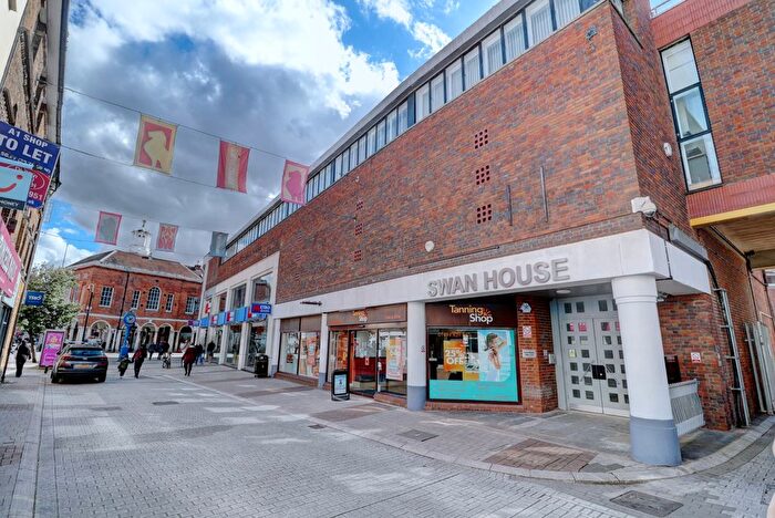 1 Bedroom Flat To Rent In White Hart Street, High Wycombe, Buckinghamshire, HP11