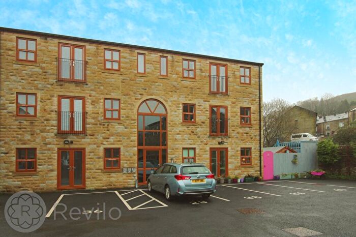 2 Bedroom Apartment To Rent In Mill Bank Close, Todmorden, OL14