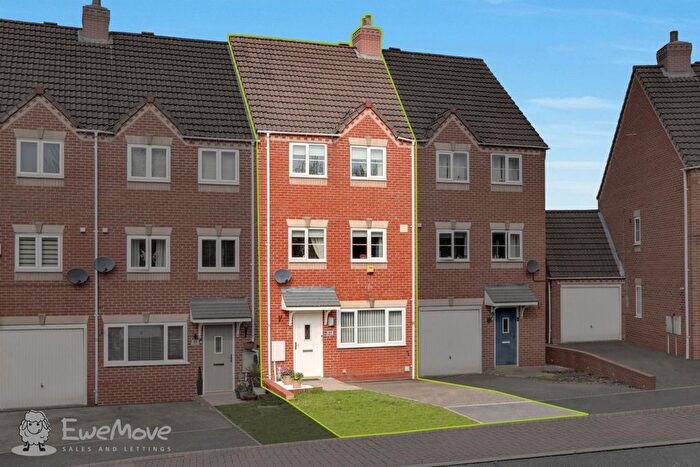 3 Bedroom Terraced House For Sale In Davenham Walk, Telford, Shropshire, TF3