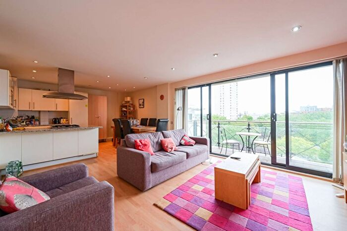 2 Bedroom Flat To Rent In Ocean Wharf, Canary Wharf, London, E14