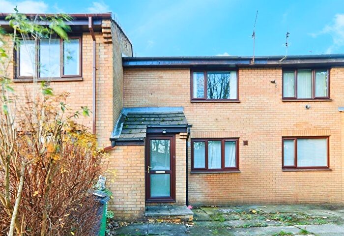 1 Bedroom Flat For Sale In Lakeside Terrace, Rawdon, Leeds, LS19