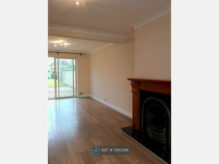 3 Bedroom Semi-Detached House To Rent In Northern Road, Swindon, SN2