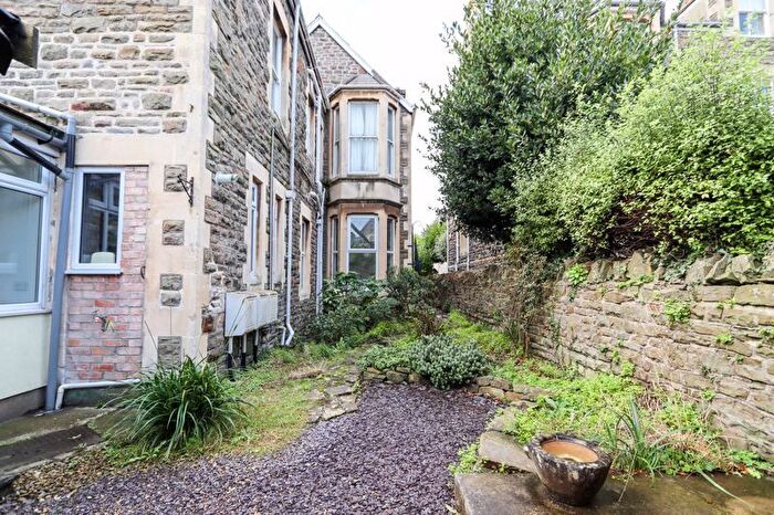 2 Bedroom Flat For Sale In Queens Road, Clevedon, BS21