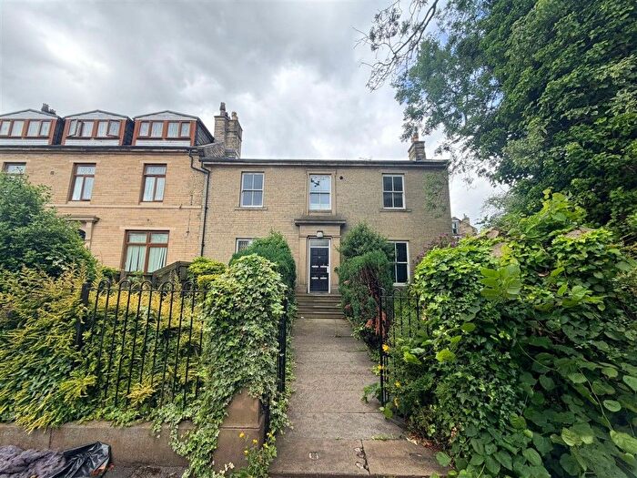 4 Bedroom Block Of Flats For Sale In Elizabeth Street, Bradford, BD5