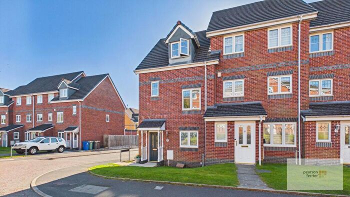 4 Bedroom End Of Terrace House For Sale In Sims Close, Ramsbottom, Bury, BL0