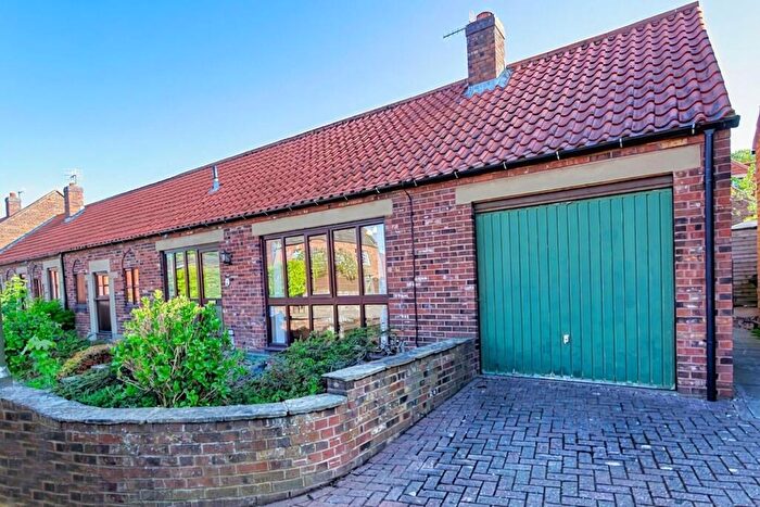 2 Bedroom Semi-Detached Bungalow To Rent In Grove Farm Close, Brimington, Chesterfield, Derbyshire, S43