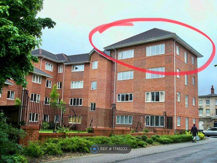 2 Bedroom Flat To Rent In Kings Oak Court, Reading, RG1