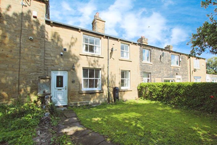 2 Bedroom Terraced House For Sale In Finkle Lane, Leeds, LS27