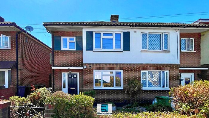3 Bedroom End Of Terrace House For Sale In Cambeys Road, Dagenham, RM10
