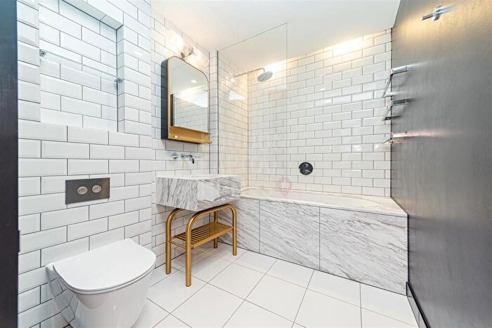 2 Bedroom Flat To Rent In Sun Street, London, EC2A