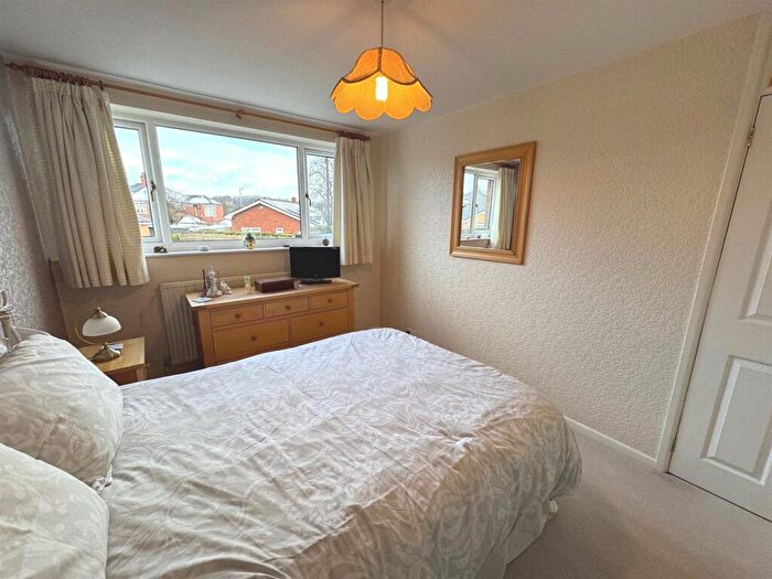 3 Bedroom End Of Terrace House For Sale In Hawksworth Close, Leek, ST13