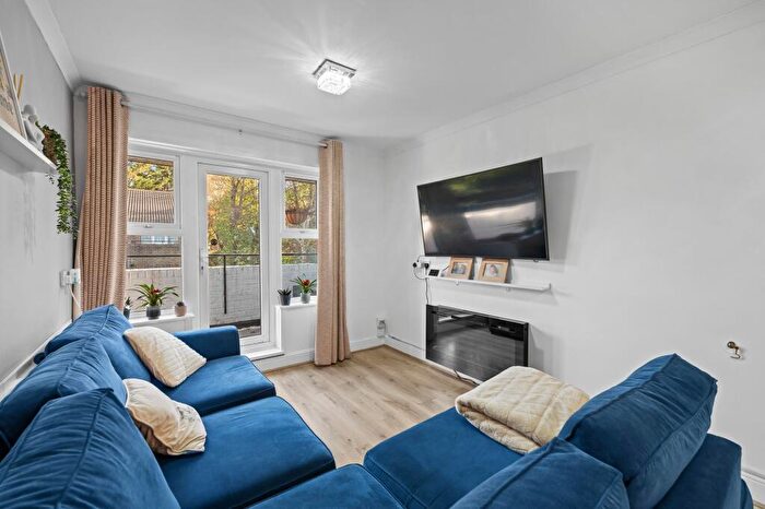 1 Bedroom Flat For Sale In Lions Close, London, SE9