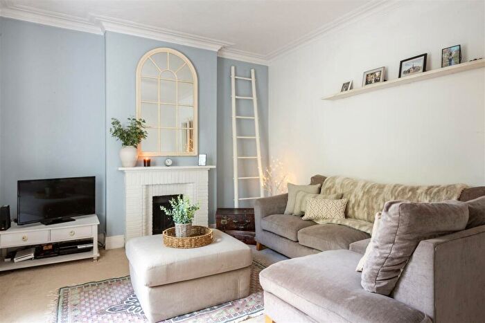 2 Bedroom Flat For Sale In London Road, Redhill, RH1