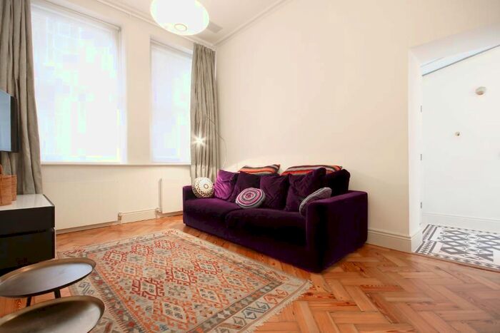 1 Bedroom Maisonette To Rent In Kings Road, Chelsea, London, SW3