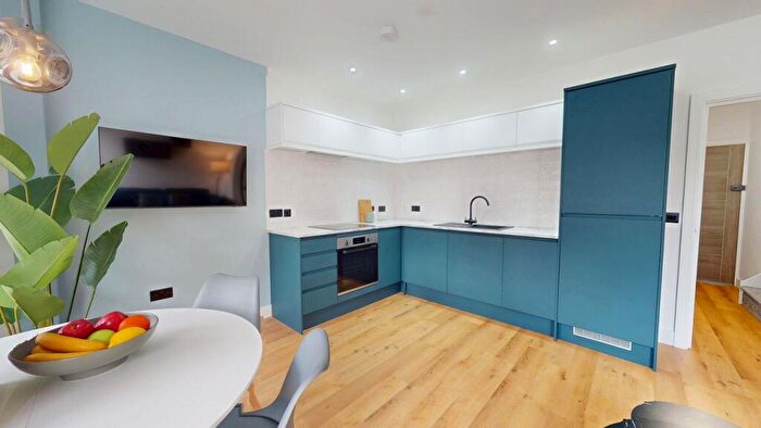 2 Bedroom Flat To Rent In Monthermer Road, Cathays, Cardiff, CF24