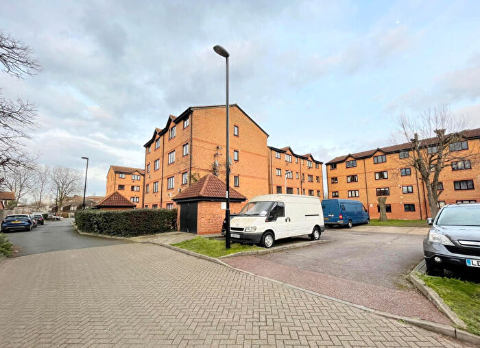 2 Bedroom Flat To Rent In Glenville Grove, London, SE8