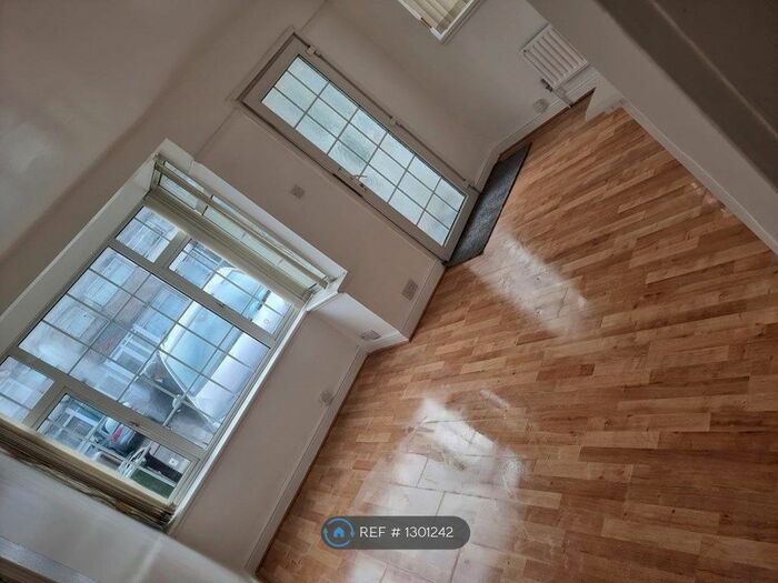 3 Bedroom Semi-Detached House To Rent In Oval Road North, Essex RM10