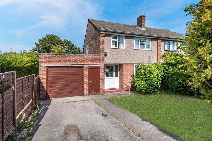 3 Bedroom Semi-Detached House For Sale In Hall Road, Rotherham, S60
