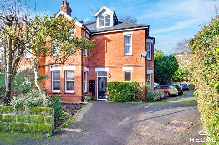 2 Bedroom Apartment For Sale In Westerham Road, Westbourne, Bournemouth, BH4