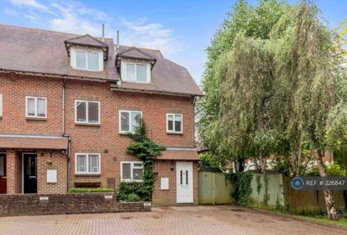 4 Bedroom End Of Terrace House To Rent In Kennard Court, Forest Row, RH18