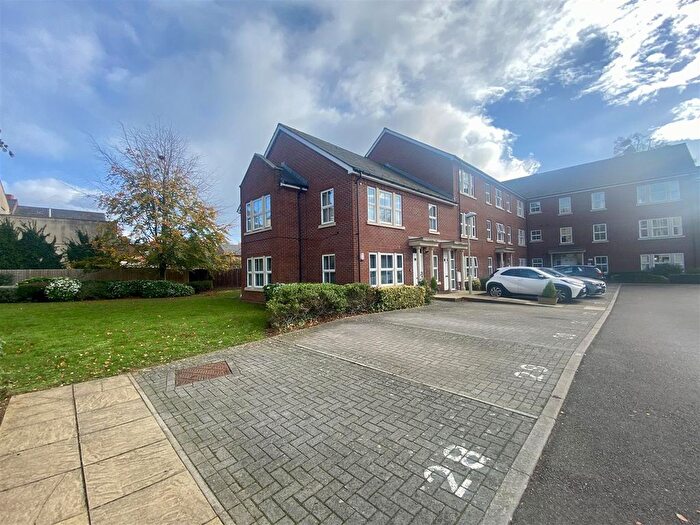 3 Bedroom Maisonette For Sale In The Courtyard, London Road, Gloucester, GL1