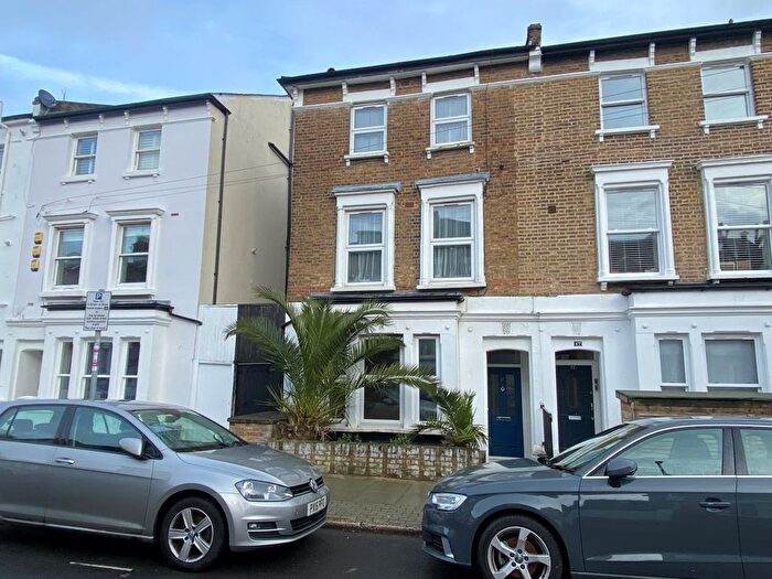 2 Bedroom Flat For Sale In Flat A, Haldon Road, Wandsworth, London, SW18