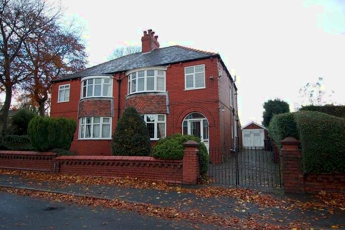3 Bedroom Semi-Detached House To Rent In Vicarage Road, Ashton-under-lyne, OL7