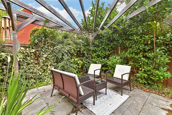 4 Bedroom Detached House For Sale In Berry Close, Copthorne, Crawley, West Sussex, RH10