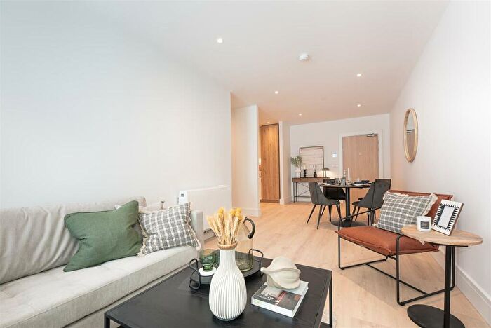 2 Bedroom Flat To Rent In Virginia House, Walton Street, HP21