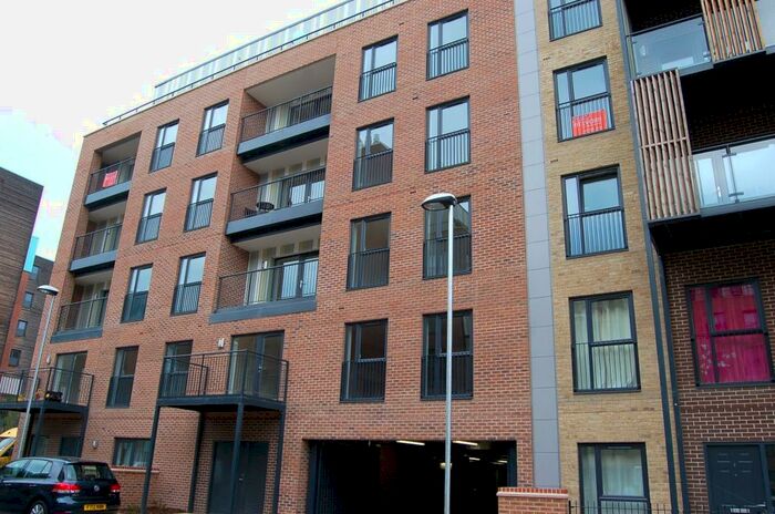 2 Bedroom Flat To Rent In Maxwell Close, Romford, RM7