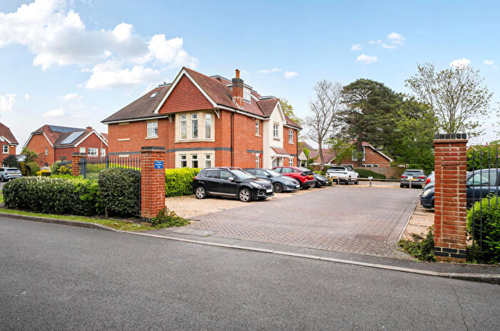 2 Bedroom Flat For Sale In Chalford Grange, Fareham, Hampshire, PO15