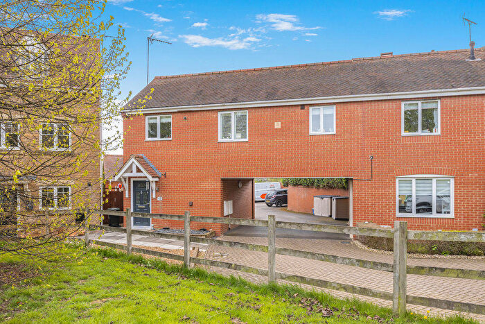 1 Bedroom Coach House For Sale In Lapsley Drive, Banbury - No Onward Chain, OX16