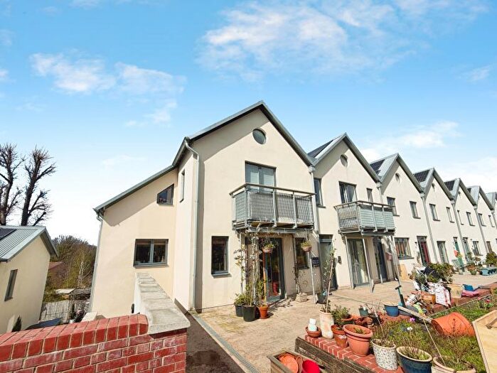 2 Bedroom Apartment To Rent In Water Lilies - Lawrence Weston, BS11