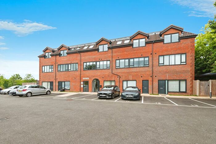 1 Bedroom Flat For Sale In Cleeve Road, Leatherhead, Surrey, KT22