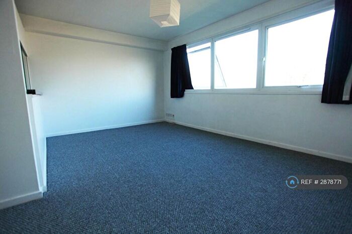 1 Bedroom Flat To Rent In King Henry's Drive, Lewes, BN7