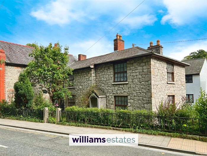 4 Bedroom Semi-Detached House For Sale In Clwyd Street, Ruthin, LL15