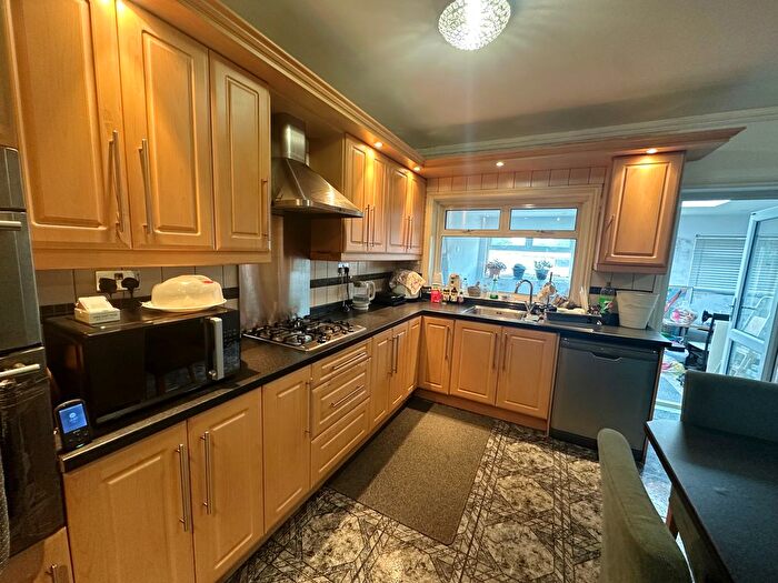 3 Bedroom Semi-Detached House To Rent In Delamere Road, Hayes, UB4