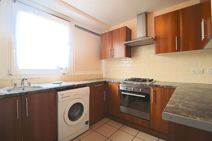 3 Bedroom Flat To Rent In Moody Street, London, E1