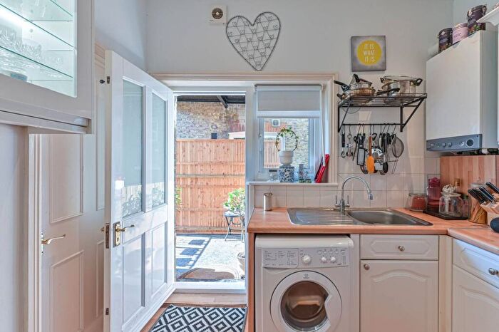 2 Bedroom Flat For Sale In Bavent Road, Camberwell, London, SE5