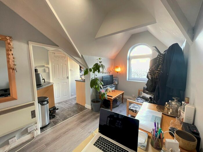 1 Bedroom Flat To Rent In Moorland Avenue, Leeds, West Yorkshire LS6