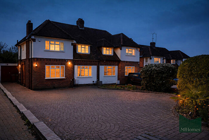 3 Bedroom Semi-Detached House For Sale In Billy Lows Lane, Potters Bar, EN6