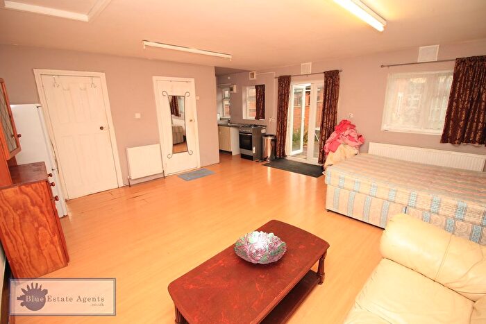 1 Bedroom Flat To Rent In Basildene Road, Hounslow, TW4