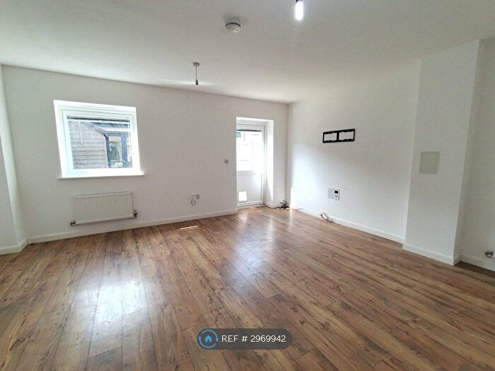 3 Bedroom Terraced House To Rent In Samson Close, Dartford, DA1
