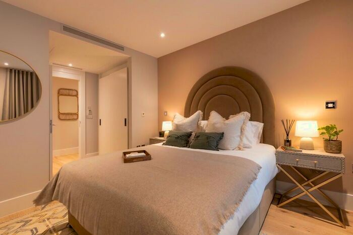 2 Bedroom Apartment To Rent In Flat, Baker Street, London, NW1