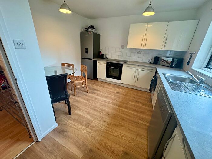 4 Bedroom Flat To Rent In Chesterton Square, London, W8