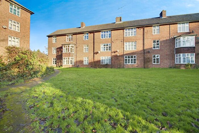2 Bedroom Flat For Sale In Springfields, Welwyn Garden City, AL8