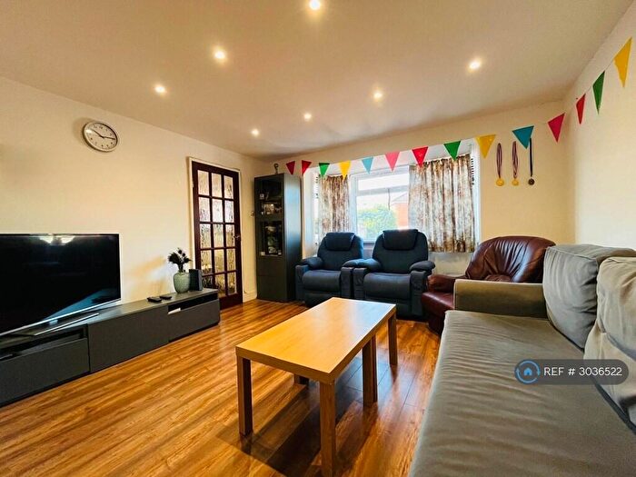 3 Bedroom Terraced House To Rent In Curls Road, Maidenhead, SL6
